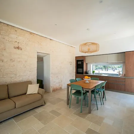 Smeraldo With Private Pool And Stone Vaults