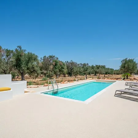 Villa Smeraldo With Private Pool And Stone Vaults *