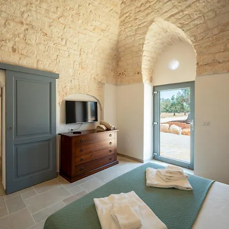 Smeraldo With Private Pool And Stone Vaults Villa