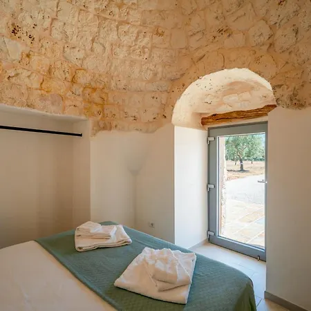Villa Smeraldo With Private Pool And Stone Vaults *