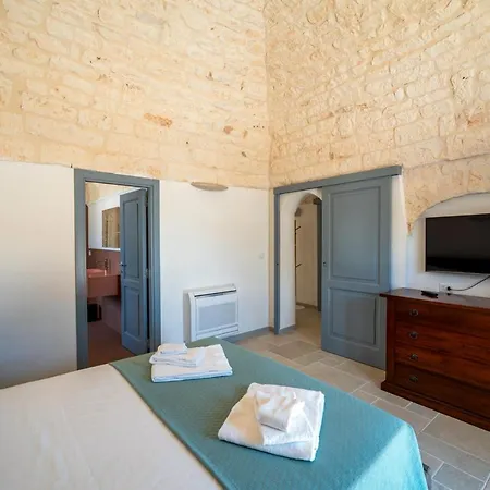 Villa Smeraldo With Private Pool And Stone Vaults