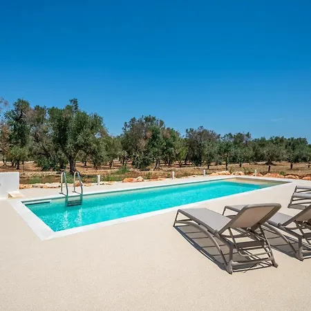Smeraldo With Private Pool And Stone Vaults Carovigno