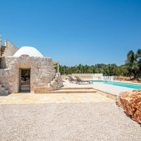 Smeraldo With Private Pool And Stone Vaults *